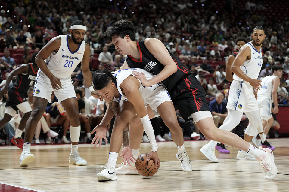 关注国际赛事最新动态，球员表现抢眼