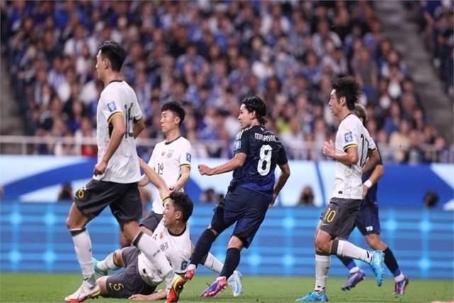 包含国内足球热血战役，疯狂轮番上演的词条