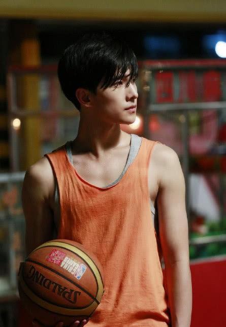 篮球明星们的飒爽英姿，酷劲十足