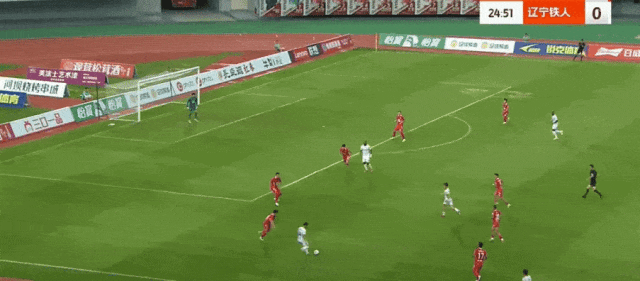 抵御对手猛烈进攻,球队奏响胜利号角 抵御对手猛烈进攻,球队奏响胜利号角