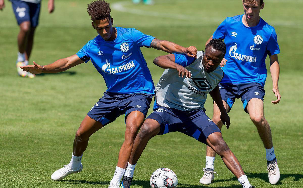 阿贾克斯客场战胜比尔森，小组领跑之路