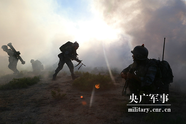 关于场上硝烟燃烧，国际豪强斗志昂扬的信息