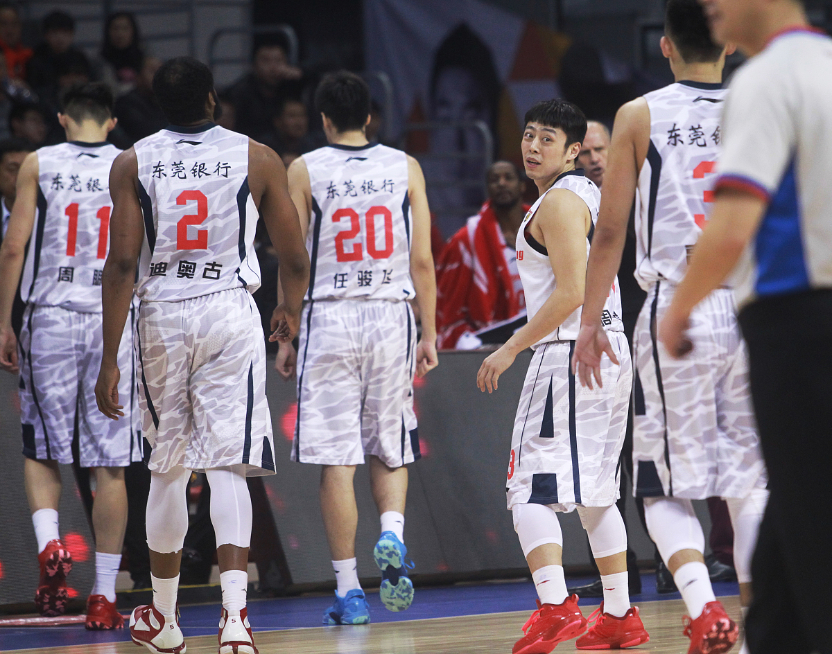 球员之间团队合作精神日益增强