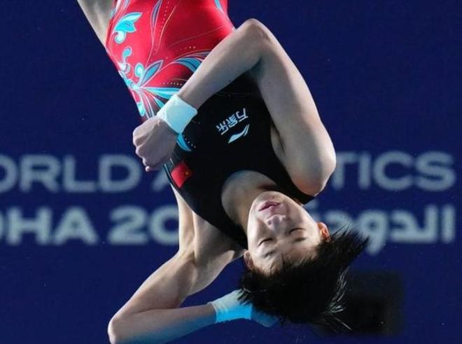 悉尼奥运会跳水比赛现场惊险一幕