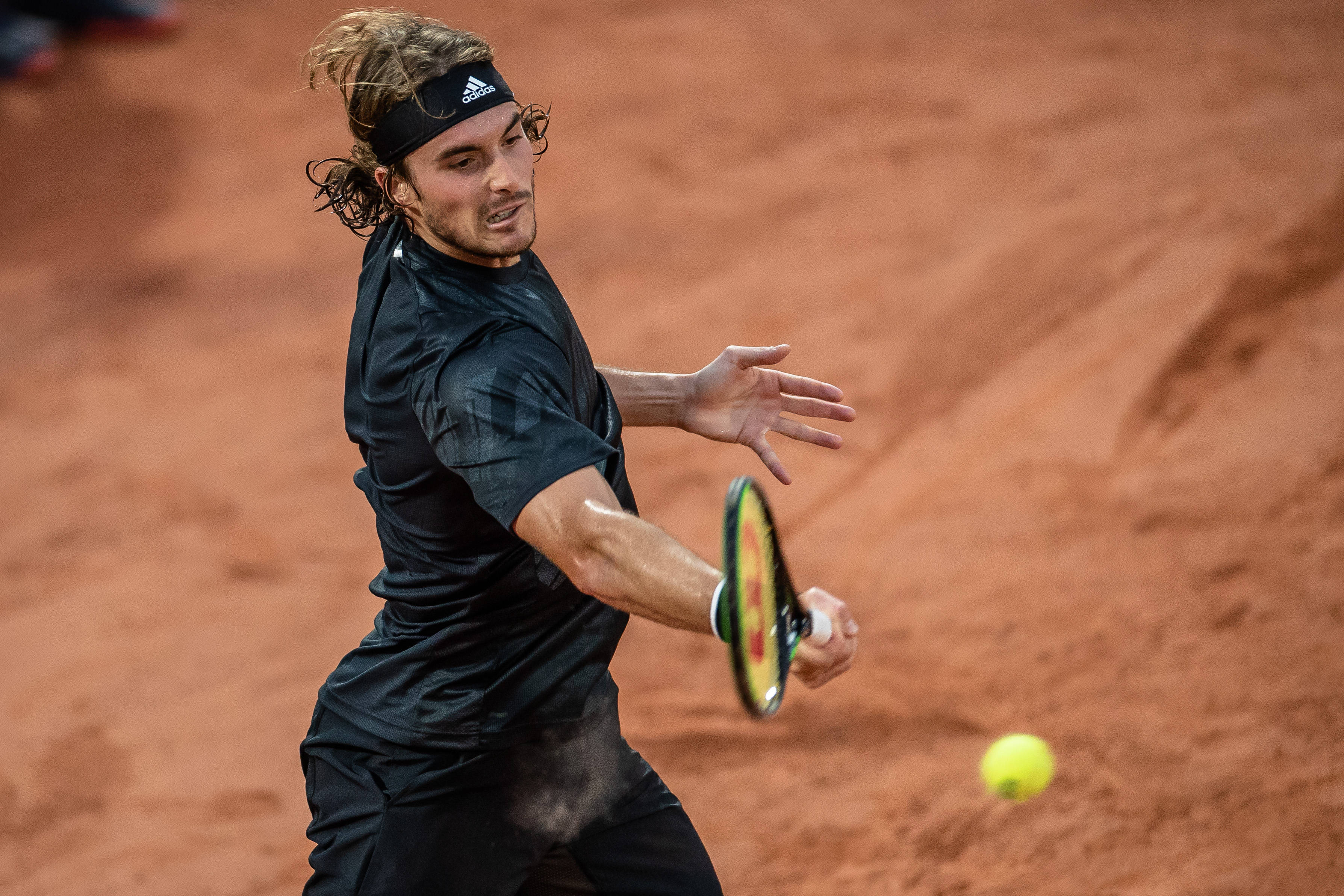 包含西班牙网球队强势德国网球队，西西帕斯高光表现的词条