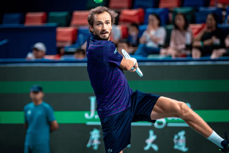 意大利网球队轻取日本网球队，梅德韦杰夫爆发神勇的简单介绍