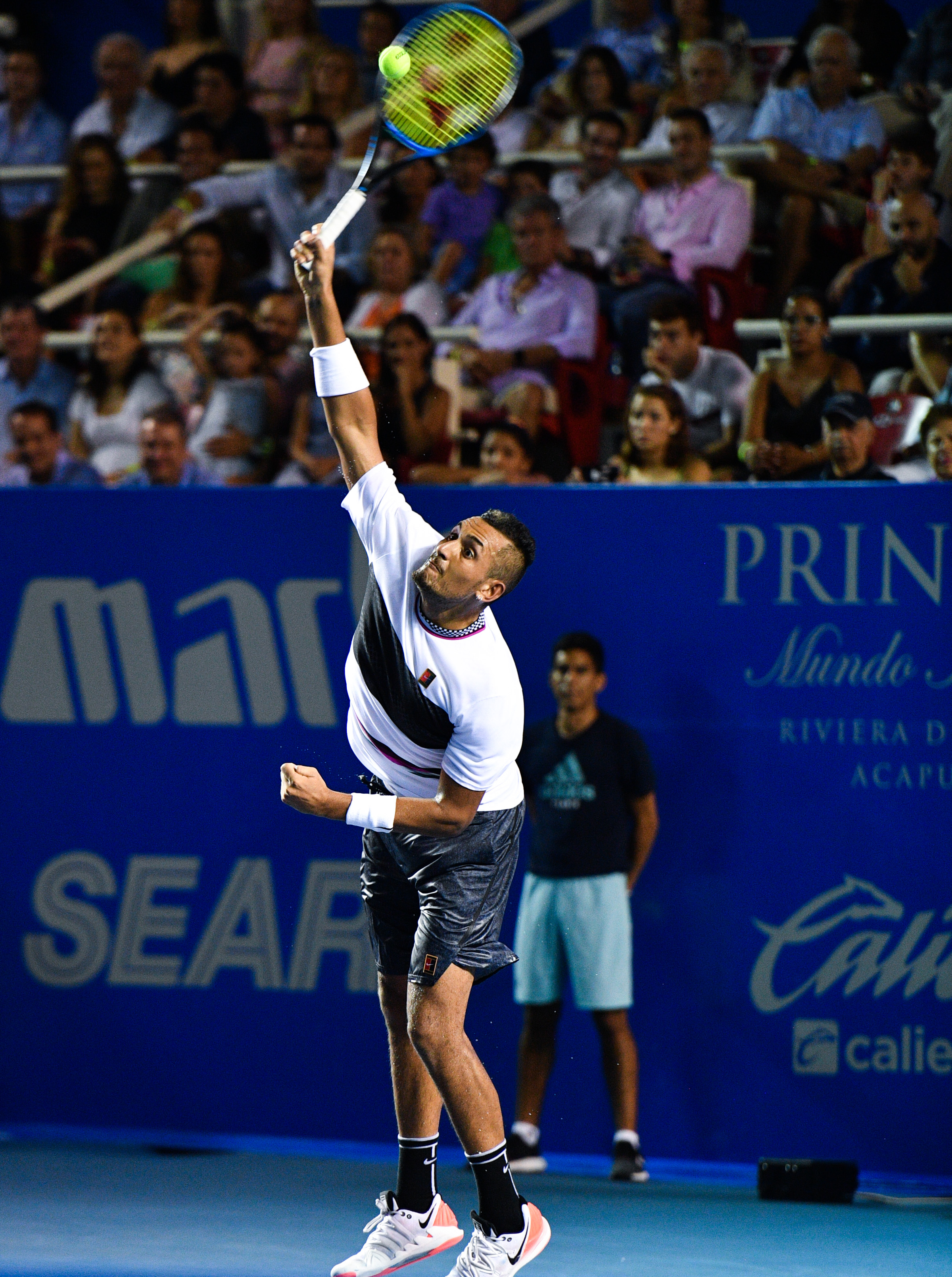 西班牙网球队完胜美国网球队，克耶高斯爆发神勇的简单介绍