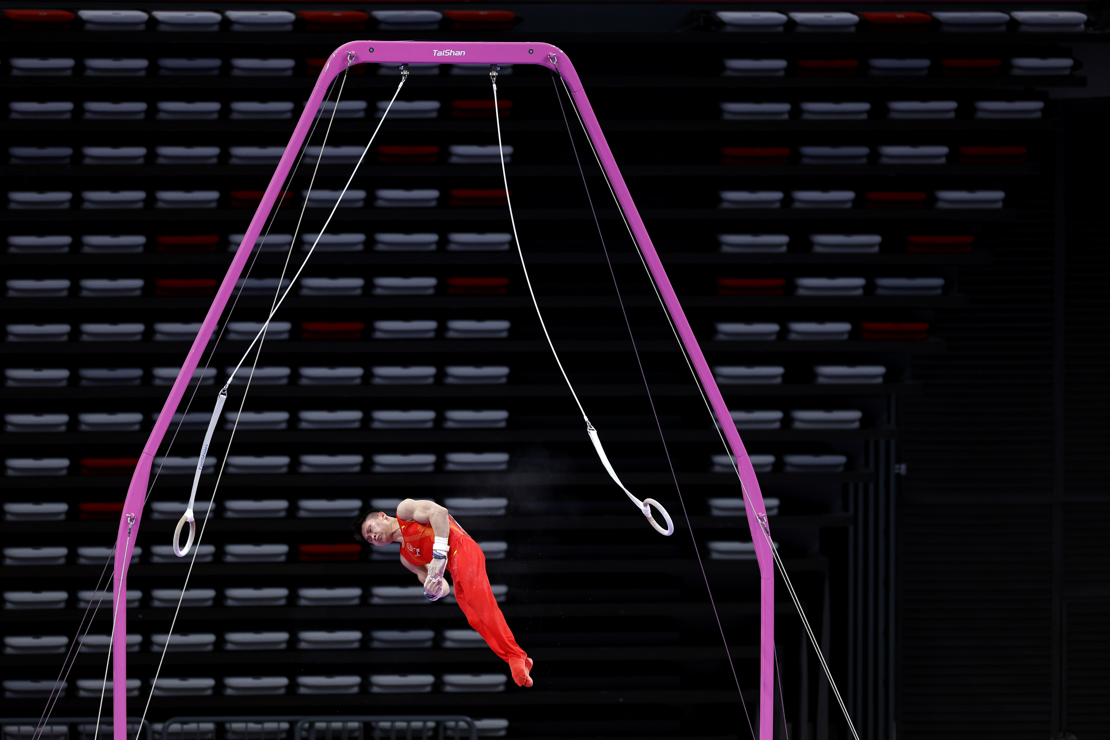 关于冷门频出！体操战况跌宕起伏的信息