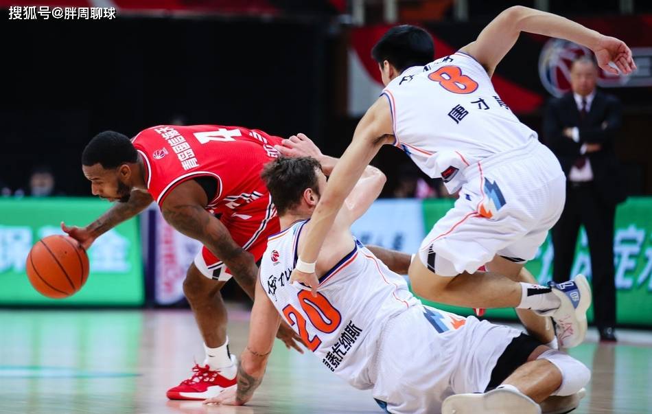 新疆队翻盘山西队,乔治点燃赛场 新疆队翻盘山西队,乔治点燃赛场